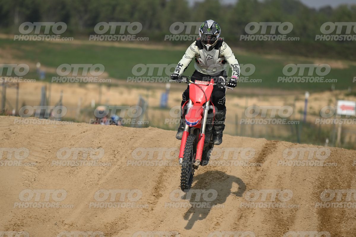 HONDA CRF RED - WHITE BLACK SUIT WITH BLACK PANTS - BLACK WHITE GREEN HELMET WITH MONSTER GRAPHICS · DSH_3218