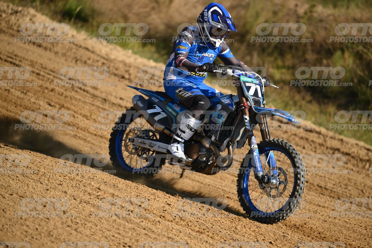 71 · DSH_3257