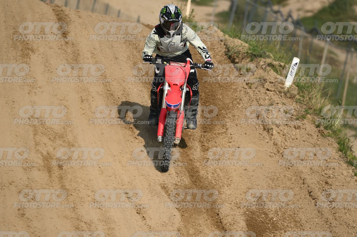 HONDA CRF RED - WHITE BLACK SUIT WITH BLACK PANTS - BLACK WHITE GREEN HELMET WITH MONSTER GRAPHICS · DSH_3295