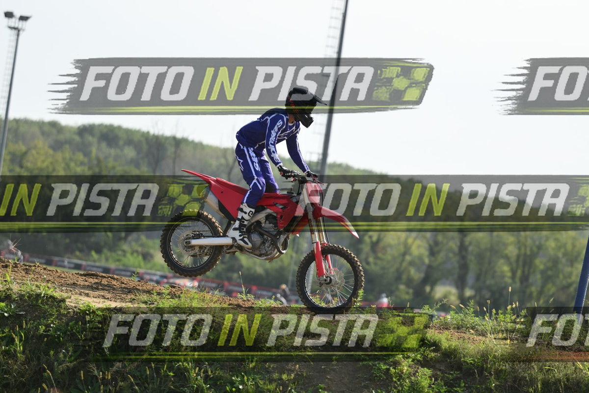 CRF - PURPLE SUITE BLACK HELMET · DSH_3310