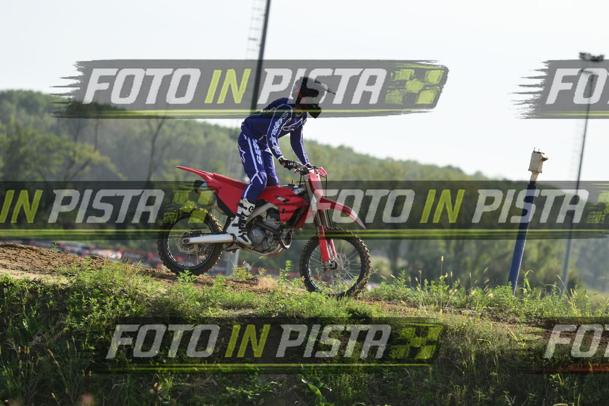 CRF - PURPLE SUITE BLACK HELMET · DSH_3311