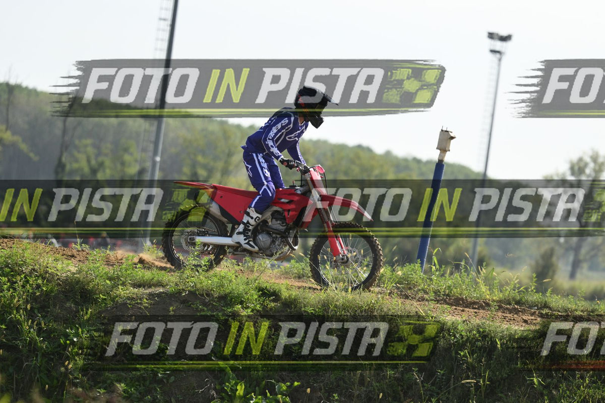 CRF - PURPLE SUITE BLACK HELMET · DSH_3312