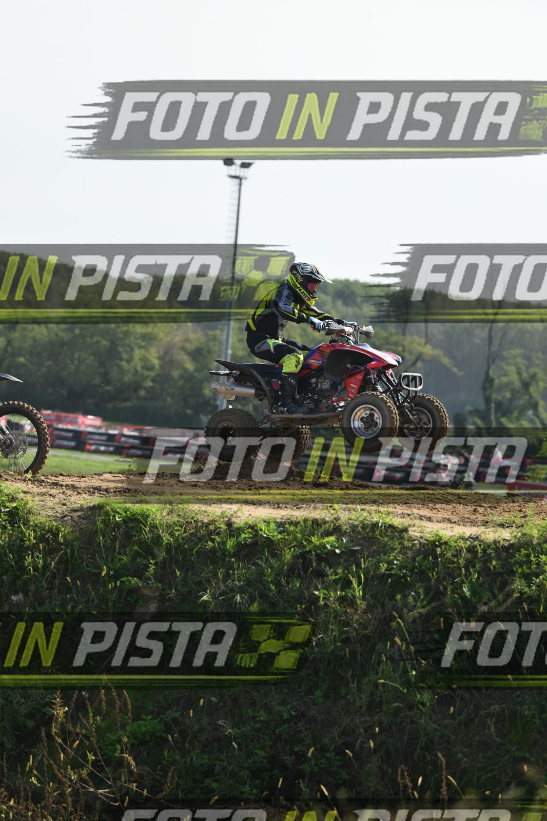 QUAD 3 · DSH_3443