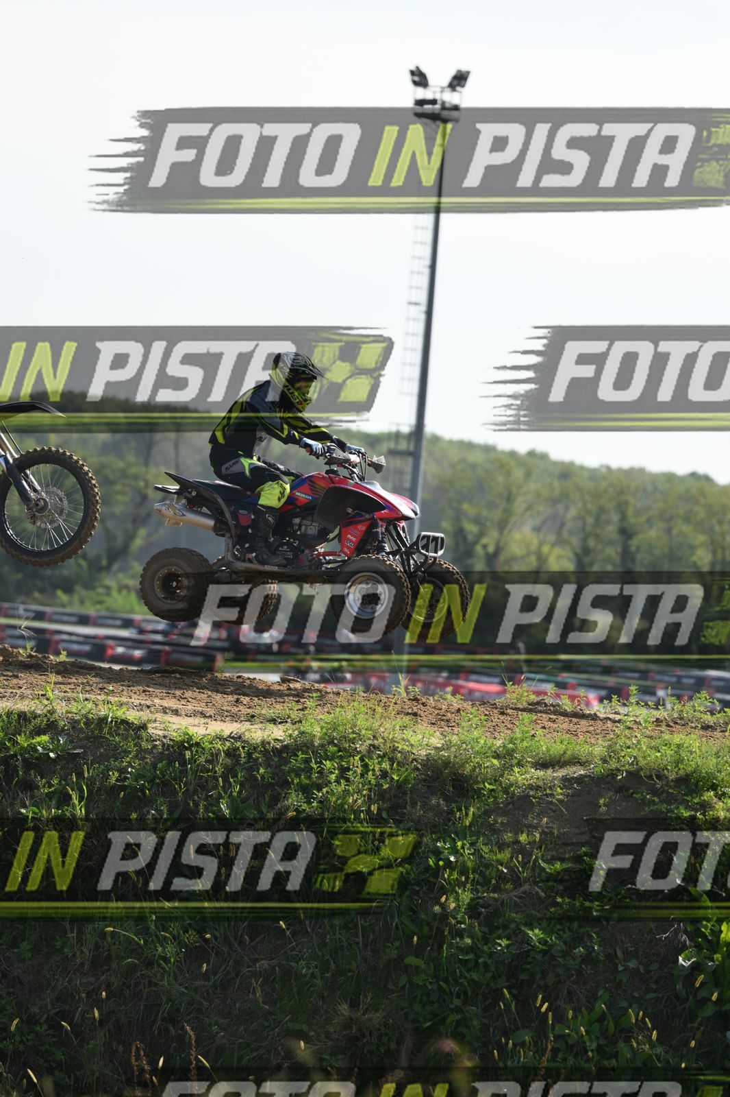 QUAD 3 · DSH_3444