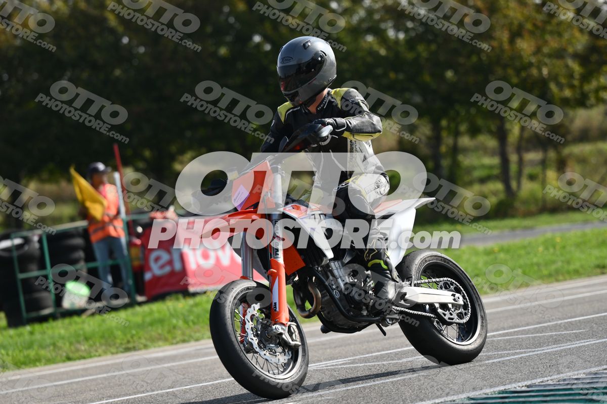 SUPERMOTO KTM ORANGE - BLACK YELLOW SUITE - GREY HELMET · DSH_3476