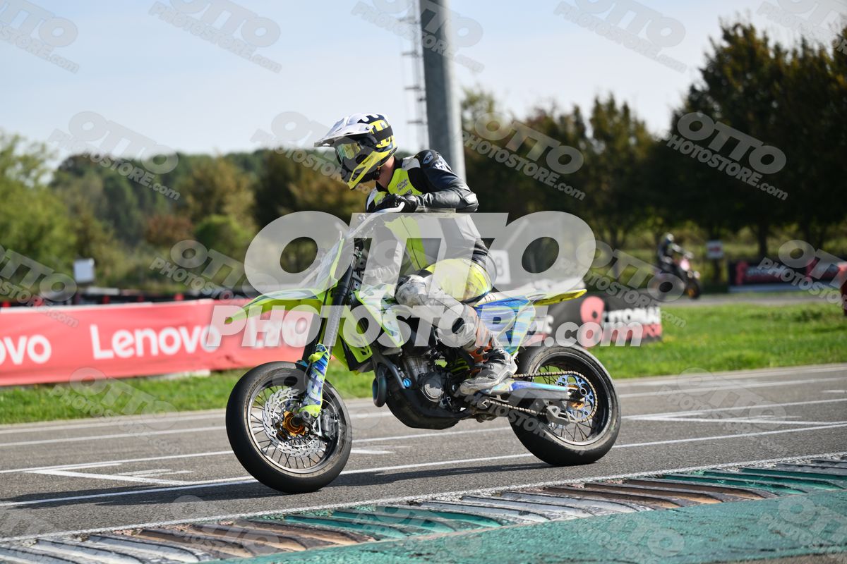 SUPERMOTO FLUO YELLOW BLUE BIKE - BLACK FLUO YELLOW WHITE SUIT - WHITE YELLOW HELMET · DSH_3502
