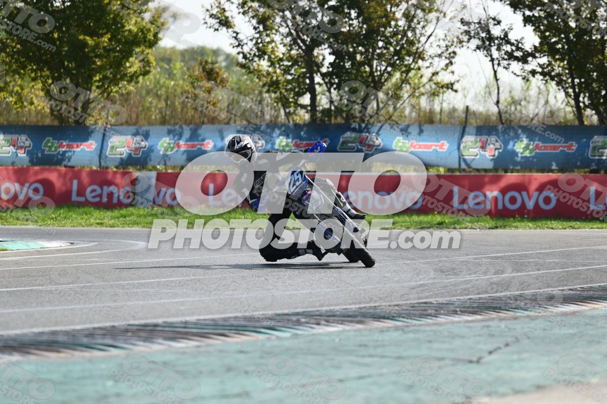 SUPERMOTO 125 · DSH_3565