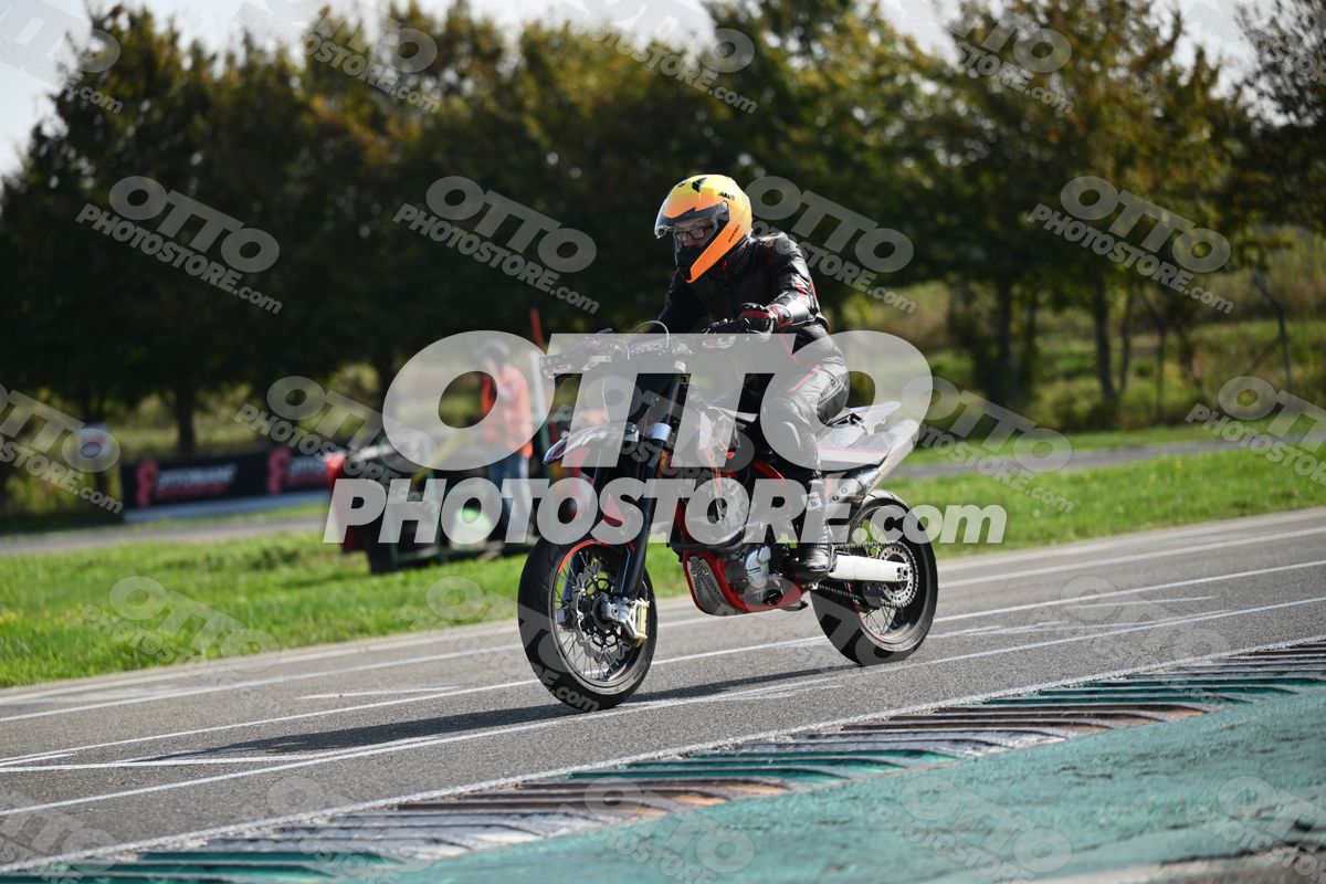 SUPERMOTO SWM - BLACK ORANGE HELMET · DSH_3585