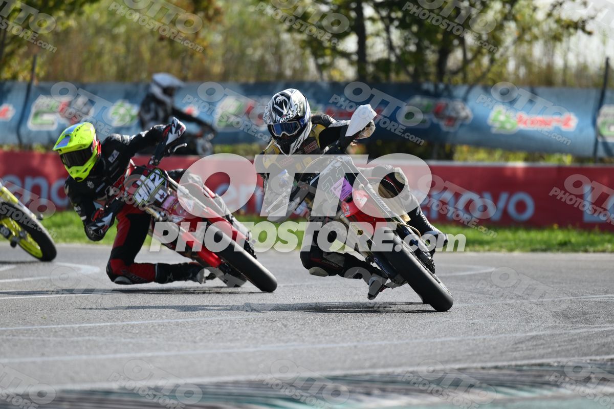 SUPERMOTO 21 RED SUPERMOTO - BLACK YELLOW SUIT - WHITE BLACK GREY HELMET · DSH_3589