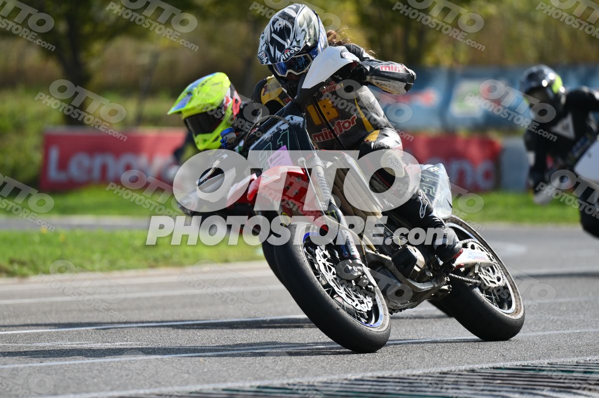 SUPERMOTO 21 RED SUPERMOTO - BLACK YELLOW SUIT - WHITE BLACK GREY HELMET · DSH_3596