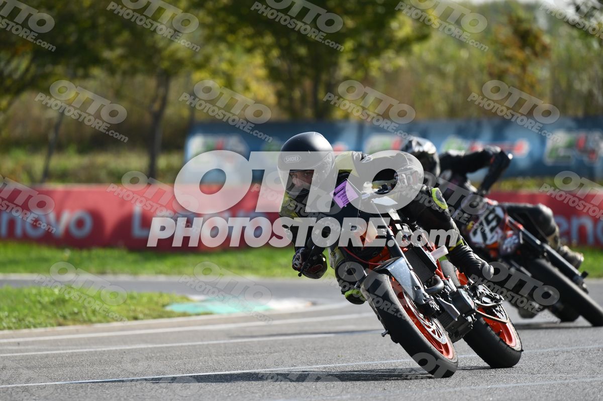 SUPERMOTO KTM DUKE ORANGE BLACK - BLACK YELLOW SUIT - BLACK HELMET · DSH_3602