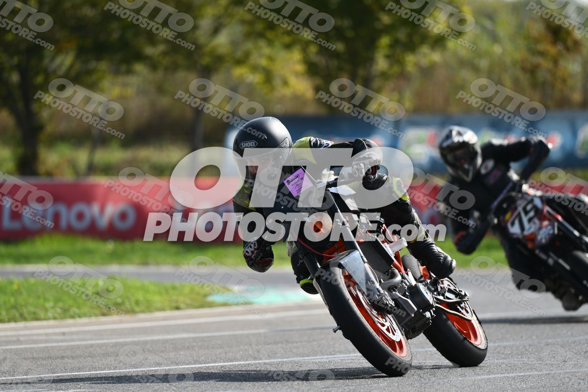 SUPERMOTO KTM DUKE ORANGE BLACK - BLACK YELLOW SUIT - BLACK HELMET · DSH_3603