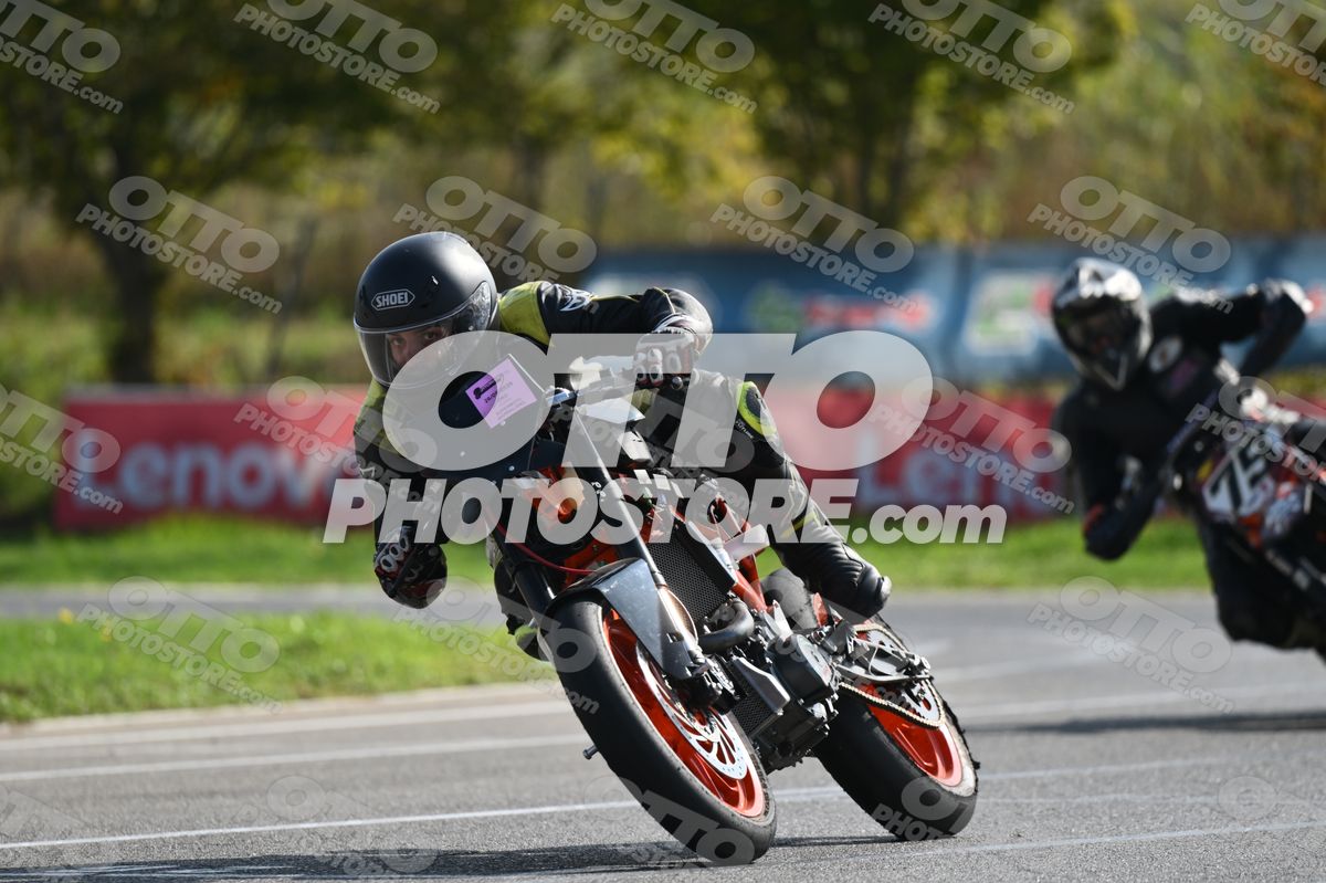 SUPERMOTO KTM DUKE ORANGE BLACK - BLACK YELLOW SUIT - BLACK HELMET · DSH_3604