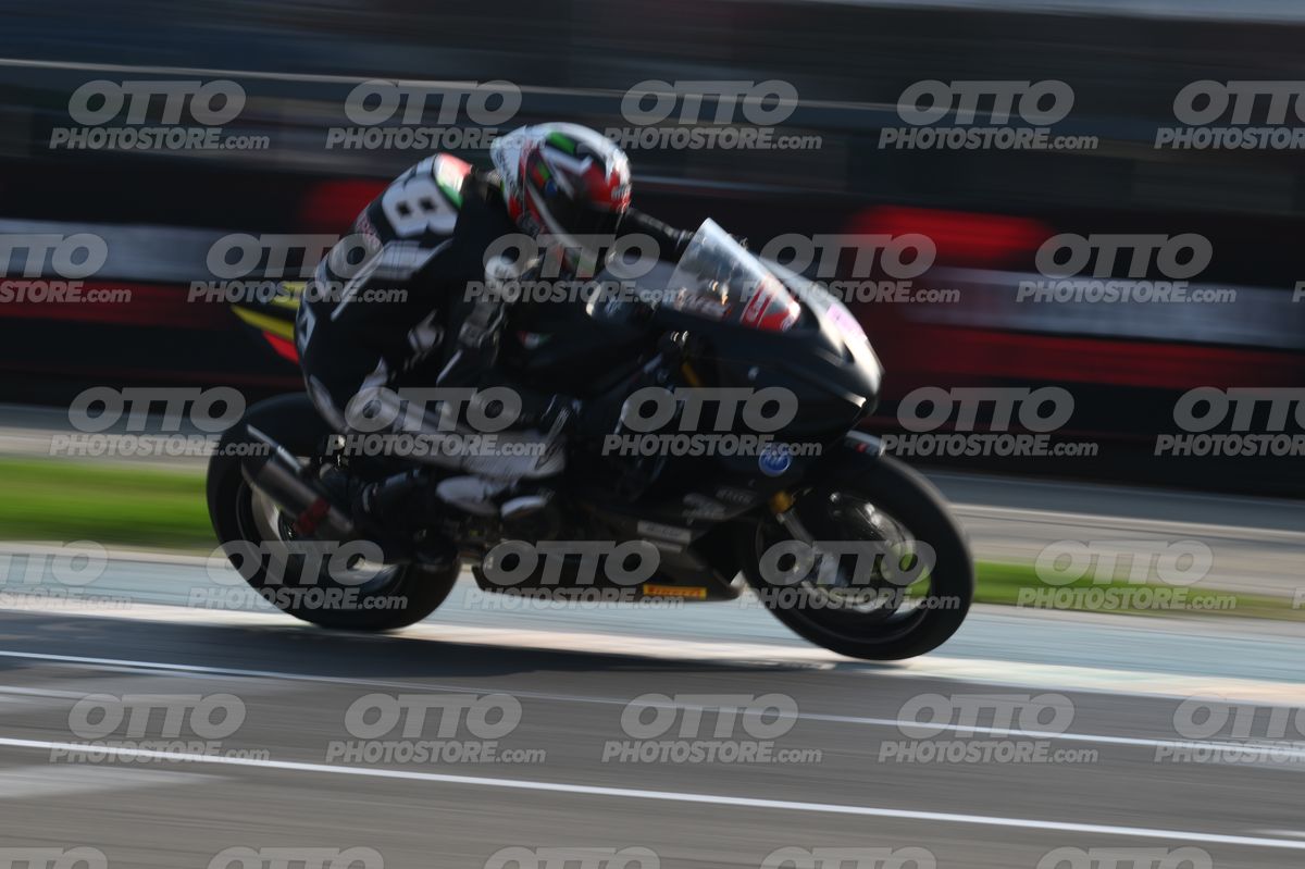SUPERMOTO 68 · DSH_3661