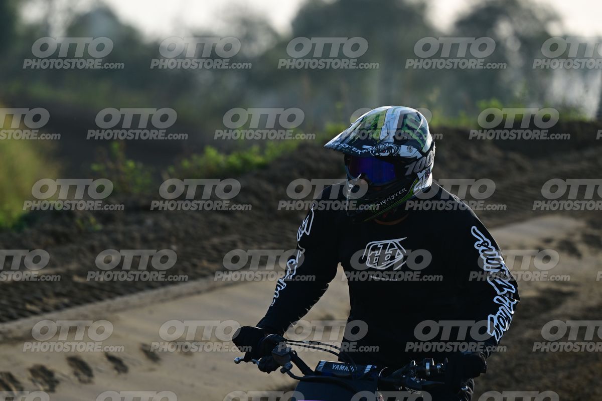 0 ALL BLACK · DSH_3675