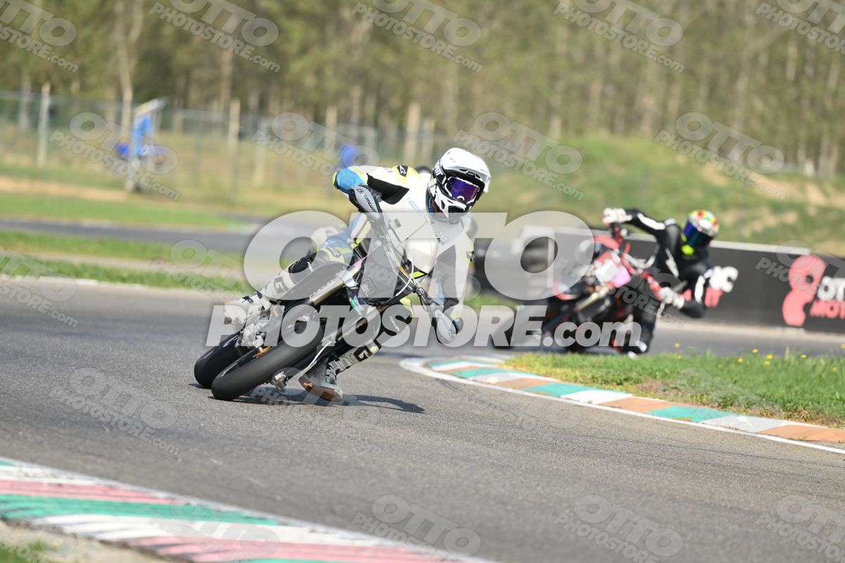 SUPERMOTO BLACK SUPERMOTO - WHITE BLUE FLUO YELLOW SUIT - WHITE HELMET WITH PURPLE VISOR · DSH_3693