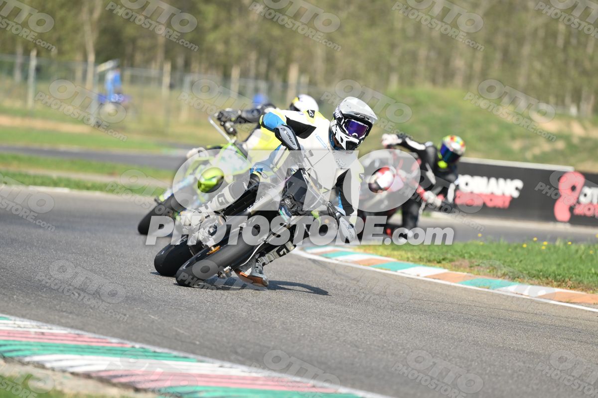 SUPERMOTO BLACK SUPERMOTO - WHITE BLUE FLUO YELLOW SUIT - WHITE HELMET WITH PURPLE VISOR · DSH_3694
