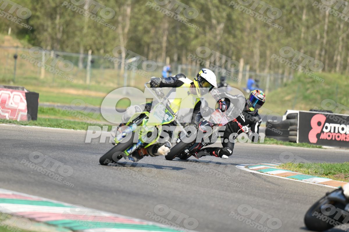 SUPERMOTO KAWASAKI KX FLUO YELLOW SUPERMOTO - BLACK FLUO YELLOW SUIT - WHITE FLUO YELLOW BLACK HELMET · DSH_3697