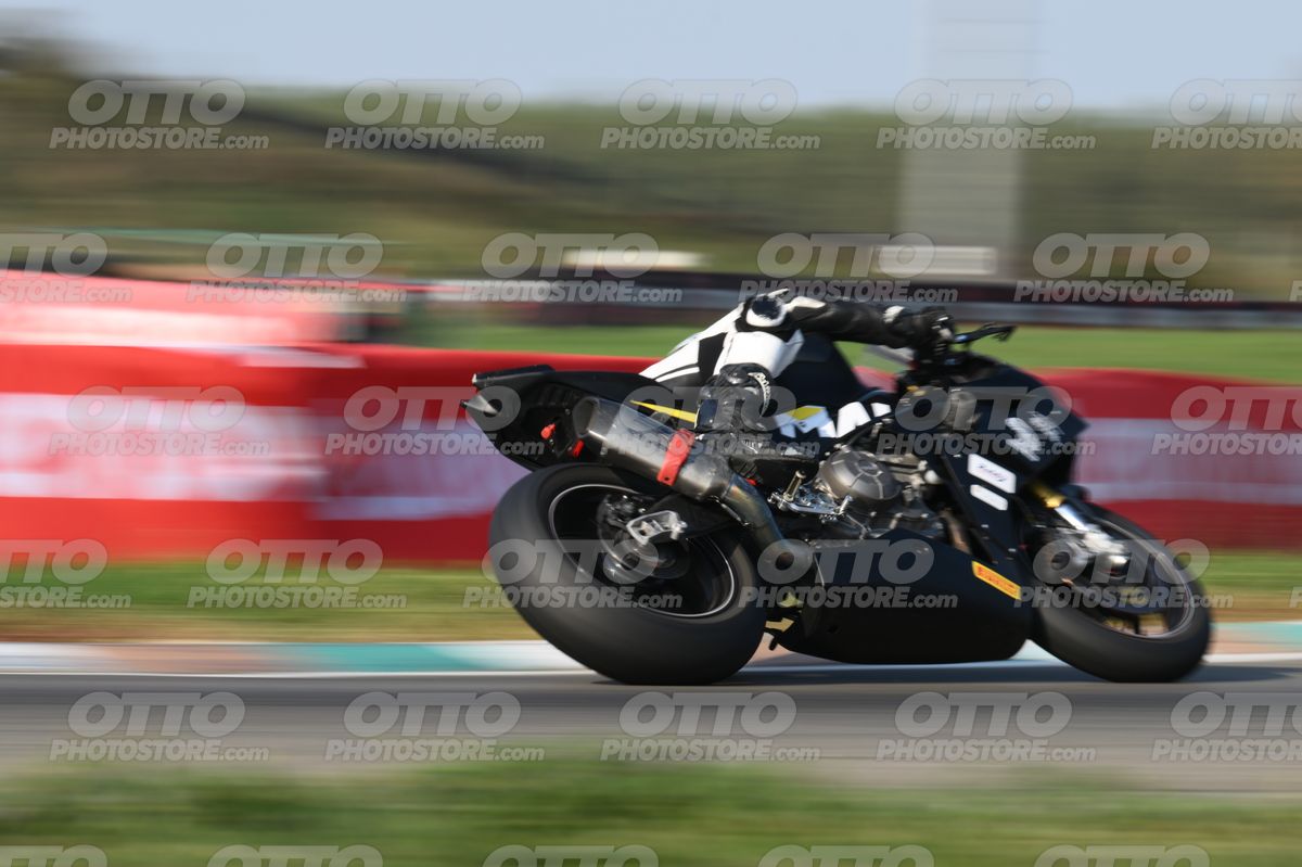 SUPERMOTO 68 · DSH_3732