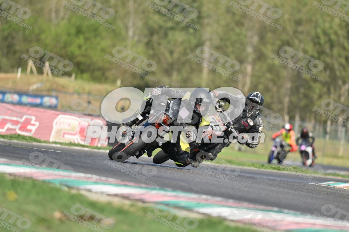SUPERMOTO KTM DUKE ORANGE BLACK - BLACK YELLOW SUIT - BLACK HELMET · DSH_3787