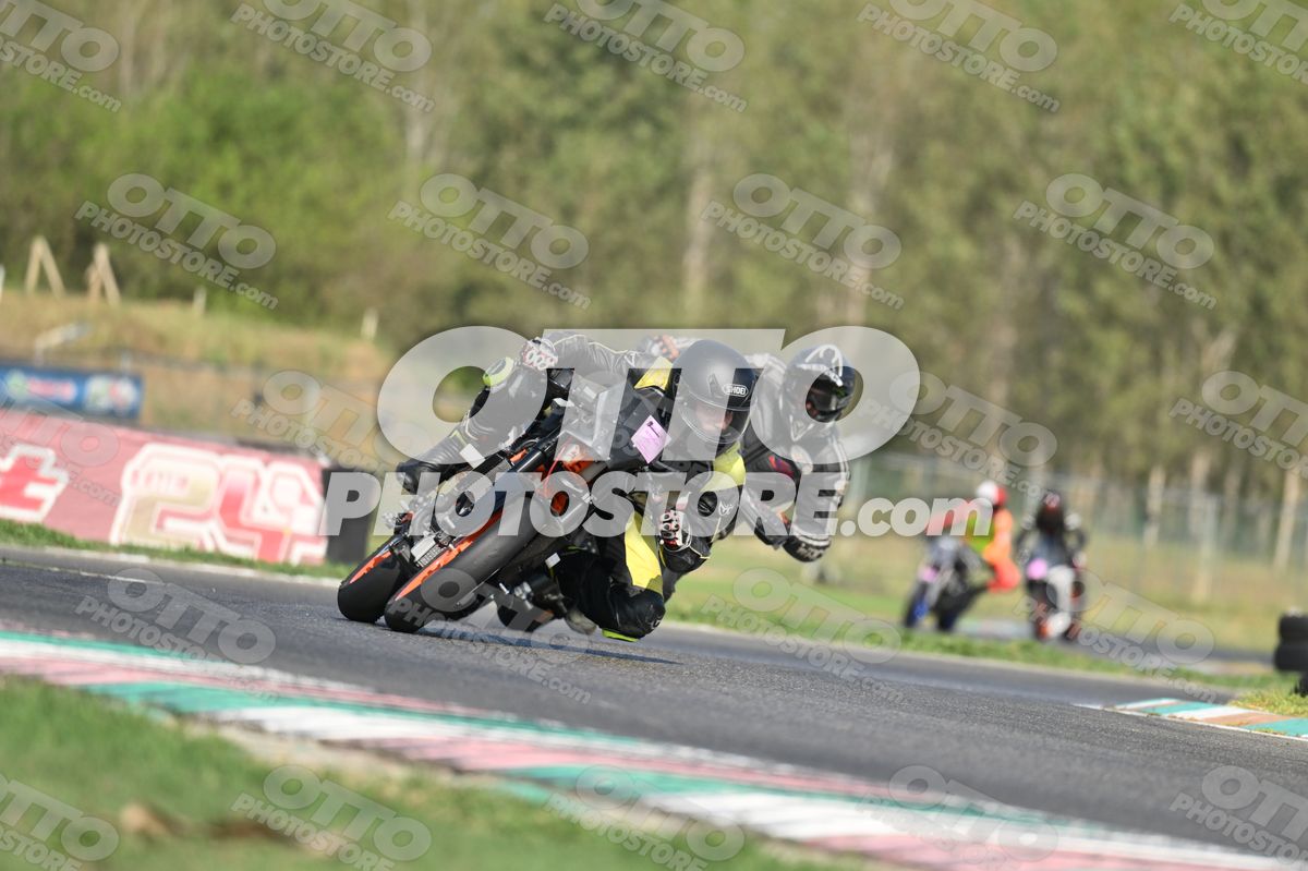 SUPERMOTO KTM DUKE ORANGE BLACK - BLACK YELLOW SUIT - BLACK HELMET · DSH_3788