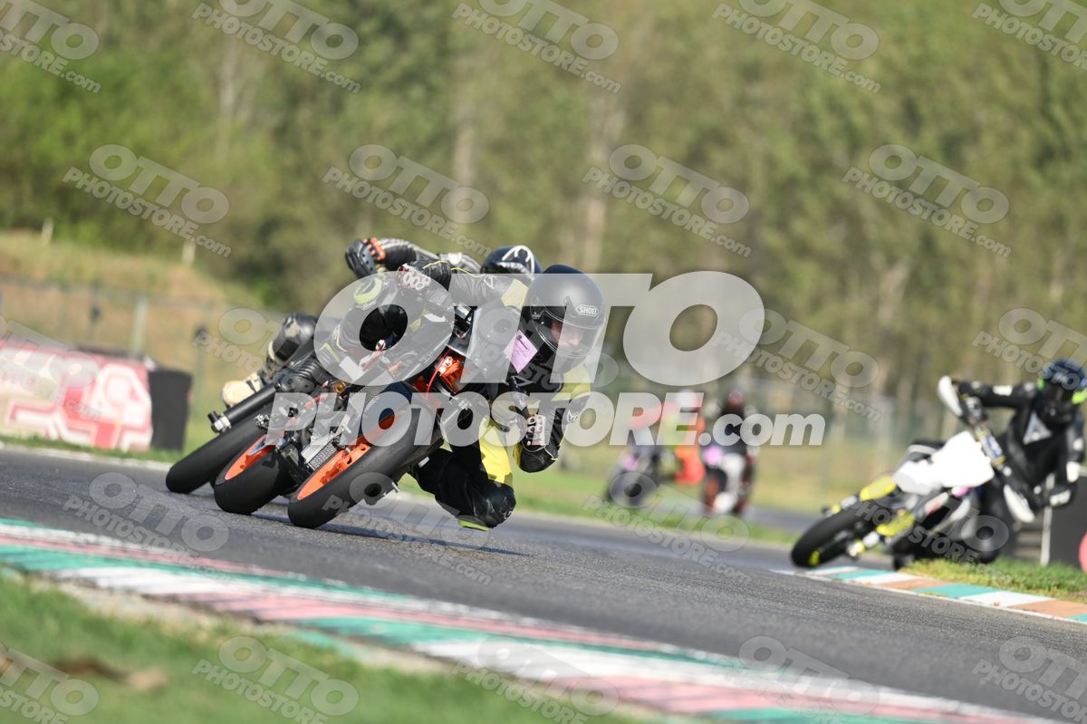 SUPERMOTO KTM DUKE ORANGE BLACK - BLACK YELLOW SUIT - BLACK HELMET · DSH_3789