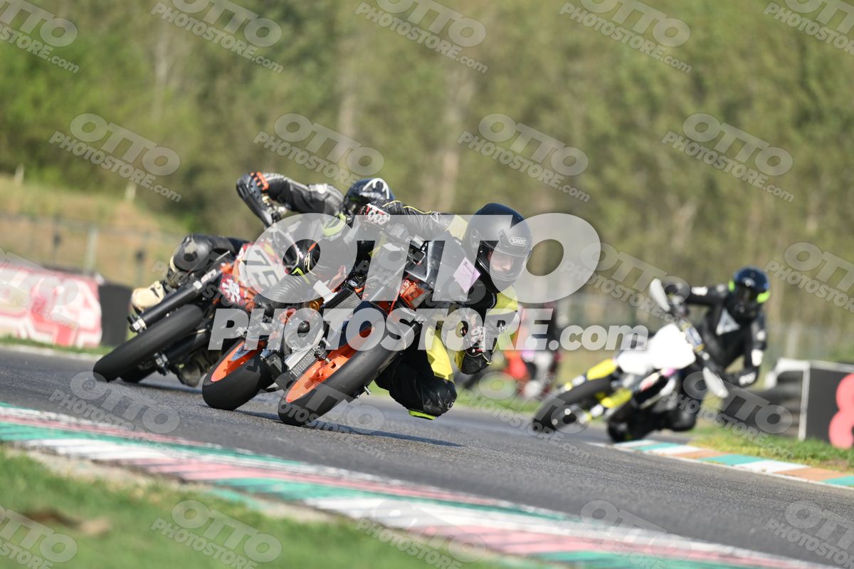 SUPERMOTO KTM DUKE ORANGE BLACK - BLACK YELLOW SUIT - BLACK HELMET · DSH_3790
