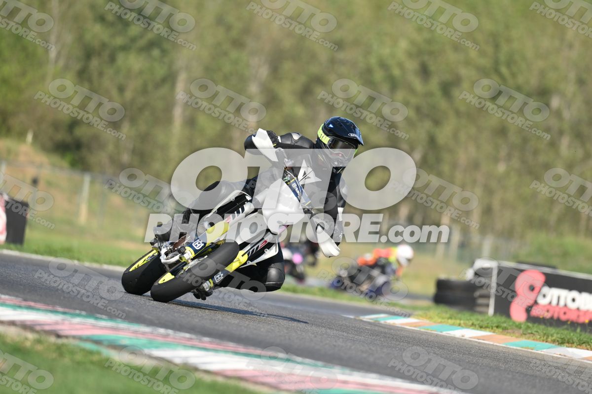 SUPERMOTO HUSQUARNA - ALL BLACK YELLOW · DSH_3796