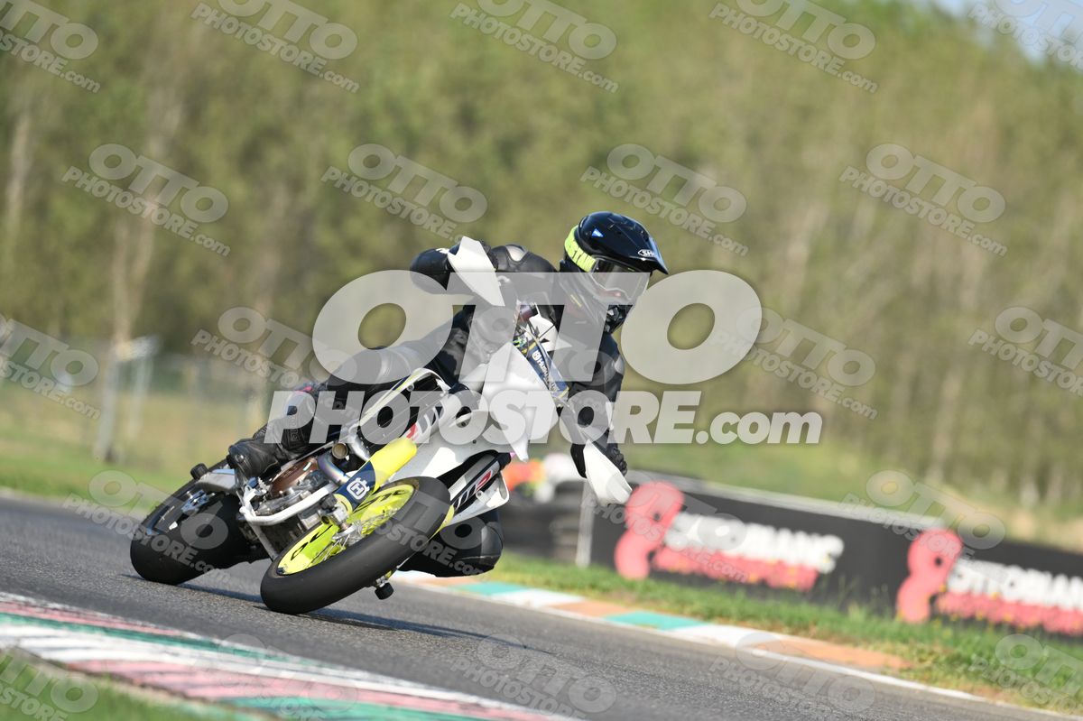 SUPERMOTO HUSQUARNA - ALL BLACK YELLOW · DSH_3798
