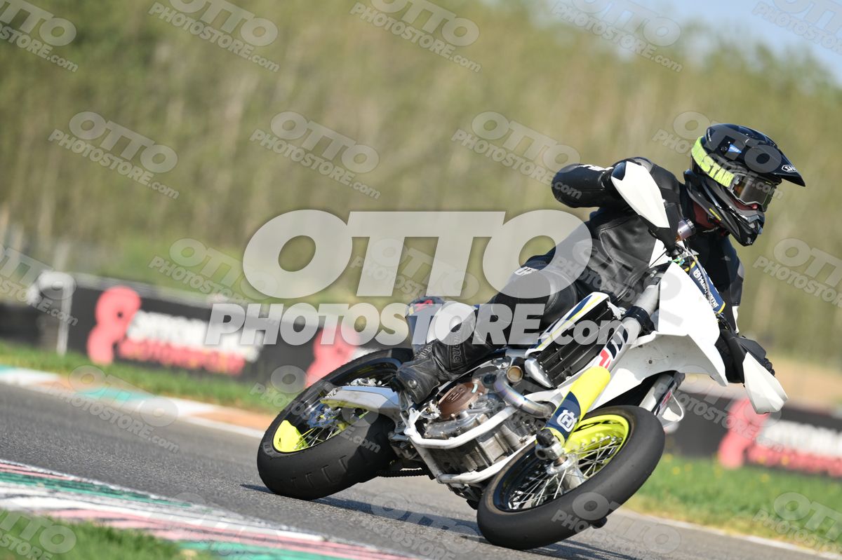 SUPERMOTO HUSQUARNA - ALL BLACK YELLOW · DSH_3801