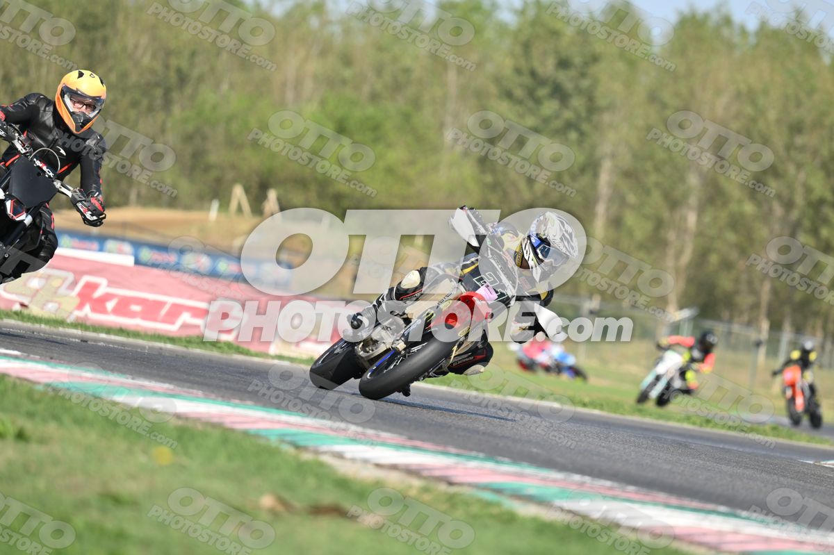 SUPERMOTO 21 RED SUPERMOTO - BLACK YELLOW SUIT - WHITE BLACK GREY HELMET · DSH_3809