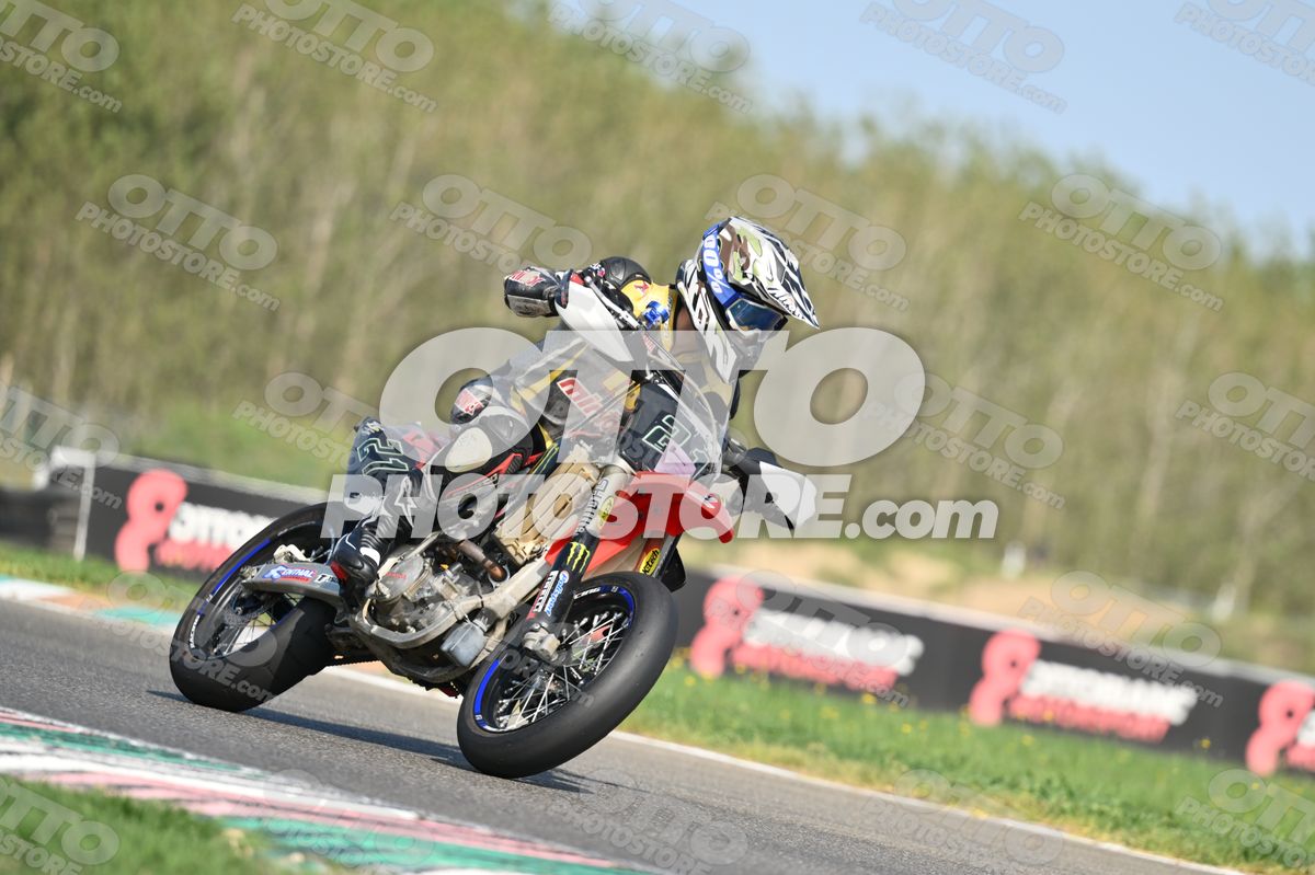 SUPERMOTO 21 RED SUPERMOTO - BLACK YELLOW SUIT - WHITE BLACK GREY HELMET · DSH_3814