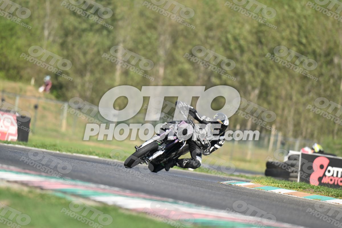 SUPERMOTO BLACK PURPLE SUPERMOTO - BLACK WHITE SUIT - BLACK YELLOW ROCKSTAR HELMET · DSH_3817