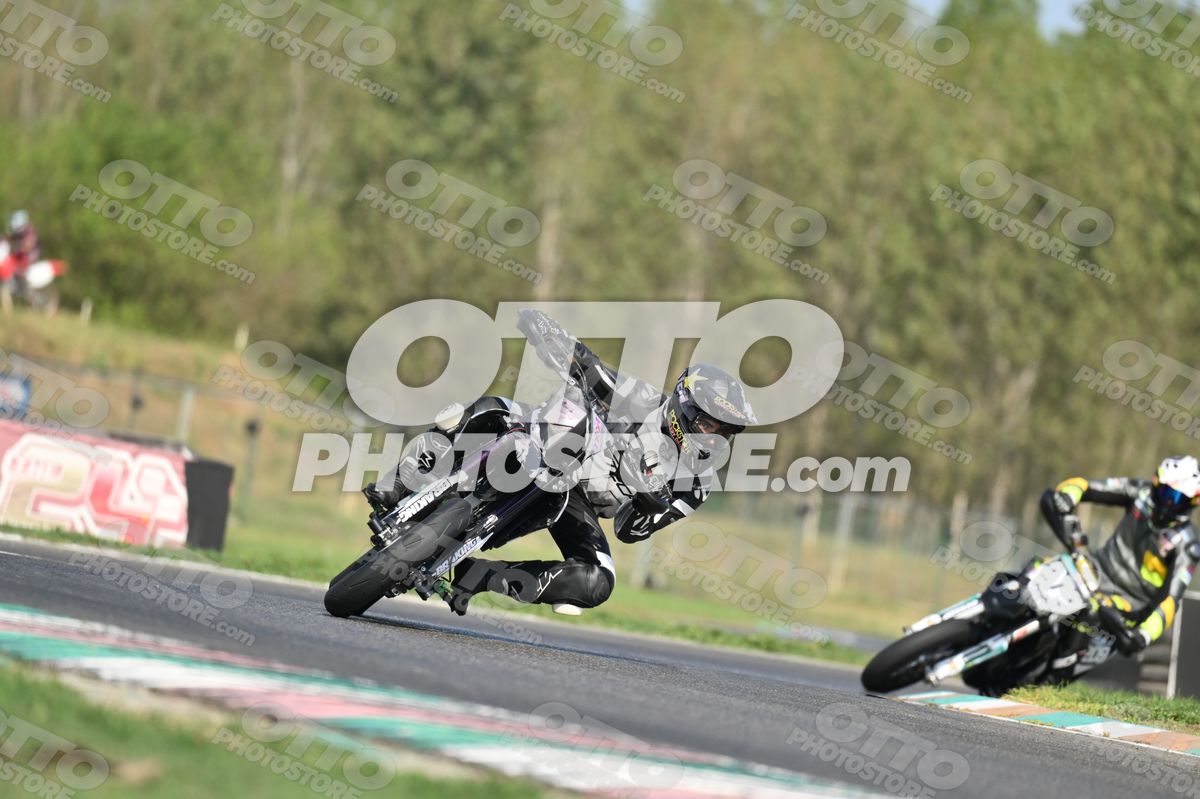 SUPERMOTO BLACK PURPLE SUPERMOTO - BLACK WHITE SUIT - BLACK YELLOW ROCKSTAR HELMET · DSH_3822