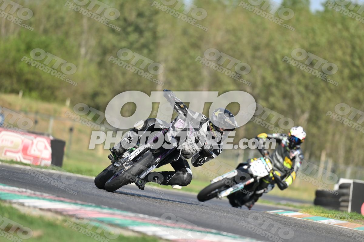 SUPERMOTO BLACK PURPLE SUPERMOTO - BLACK WHITE SUIT - BLACK YELLOW ROCKSTAR HELMET · DSH_3824