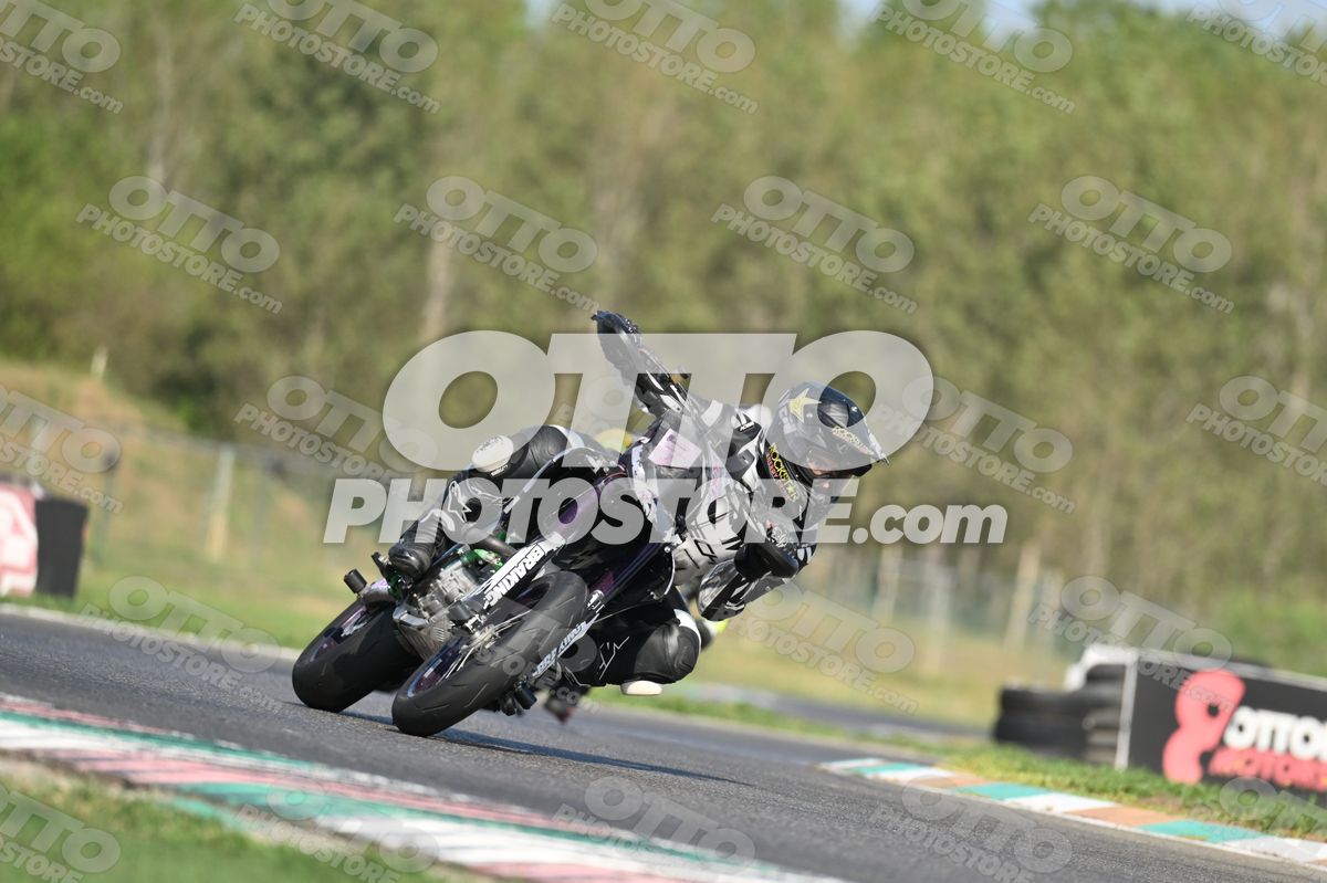 SUPERMOTO BLACK PURPLE SUPERMOTO - BLACK WHITE SUIT - BLACK YELLOW ROCKSTAR HELMET · DSH_3826