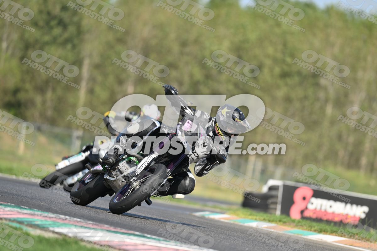 SUPERMOTO BLACK PURPLE SUPERMOTO - BLACK WHITE SUIT - BLACK YELLOW ROCKSTAR HELMET · DSH_3827