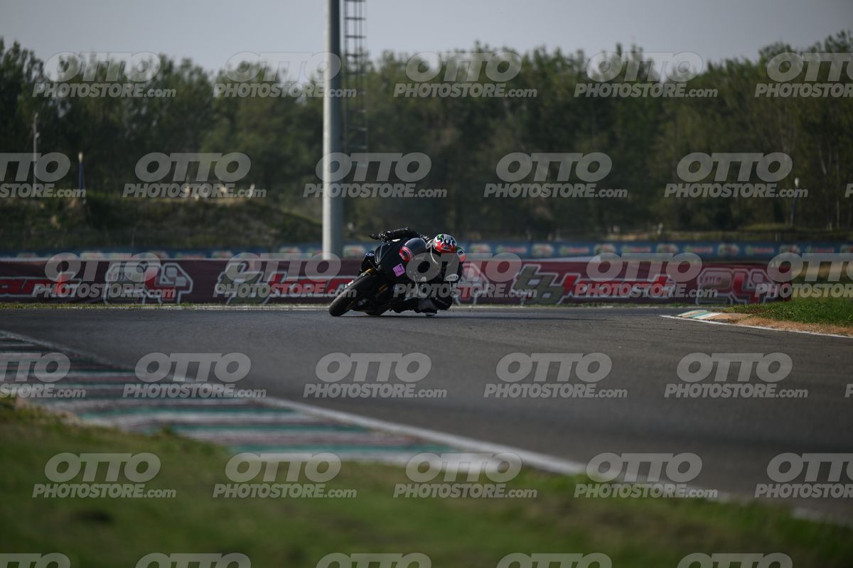 SUPERMOTO 68 · DSH_3865