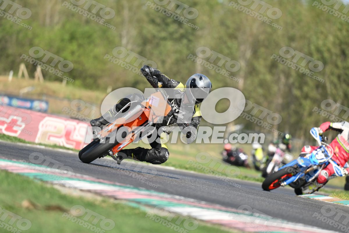 SUPERMOTO KTM ORANGE - BLACK YELLOW SUITE - GREY HELMET · DSH_3889