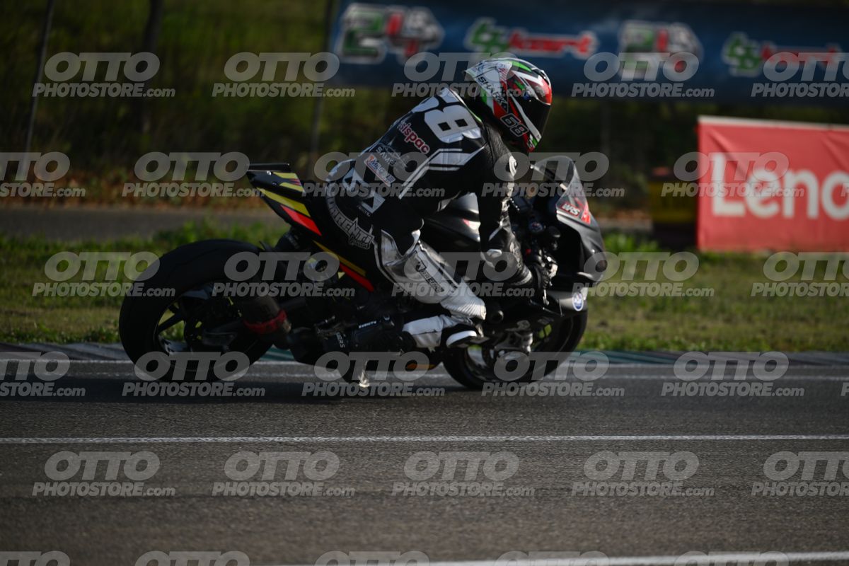SUPERMOTO 68 · DSH_3904