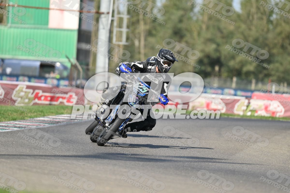 SUPERMOTO 125 · DSH_3909