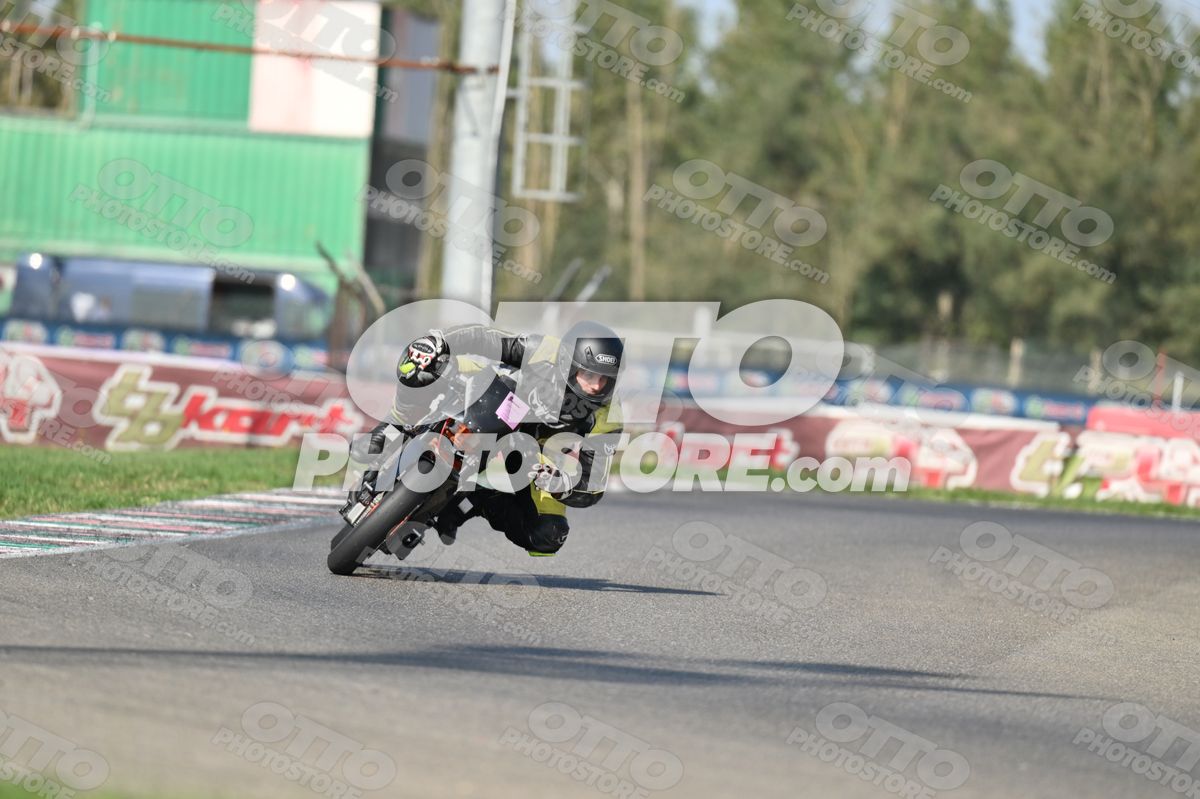 SUPERMOTO KTM DUKE ORANGE BLACK - BLACK YELLOW SUIT - BLACK HELMET · DSH_3919