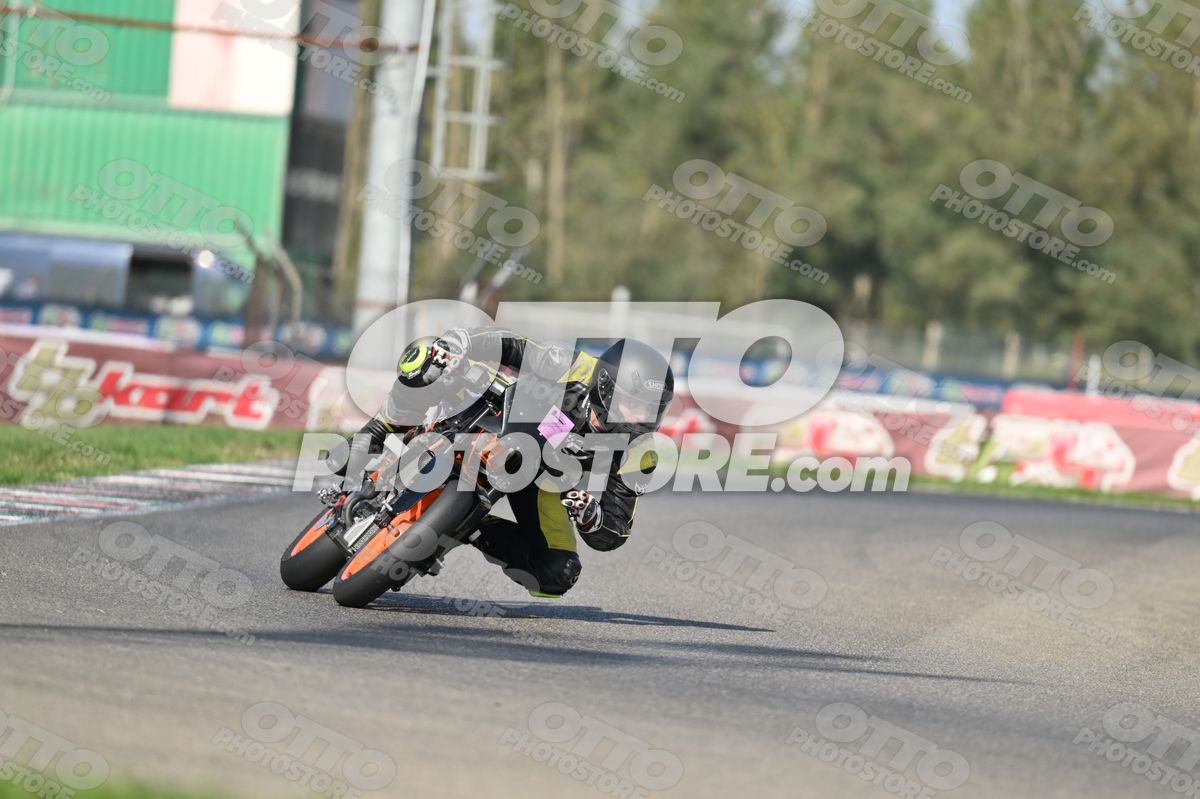 SUPERMOTO KTM DUKE ORANGE BLACK - BLACK YELLOW SUIT - BLACK HELMET · DSH_3921