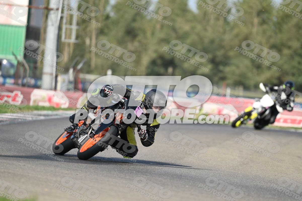 SUPERMOTO KTM DUKE ORANGE BLACK - BLACK YELLOW SUIT - BLACK HELMET · DSH_3922