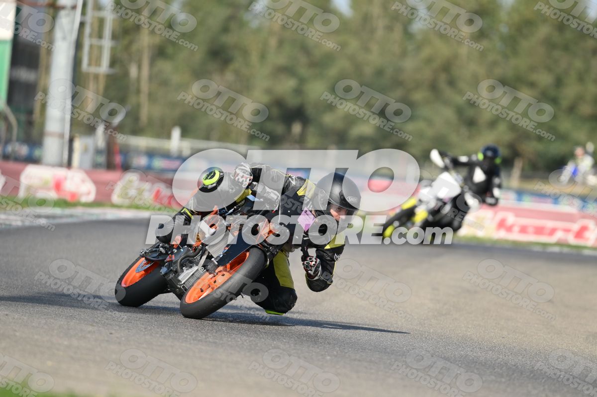 SUPERMOTO KTM DUKE ORANGE BLACK - BLACK YELLOW SUIT - BLACK HELMET · DSH_3923