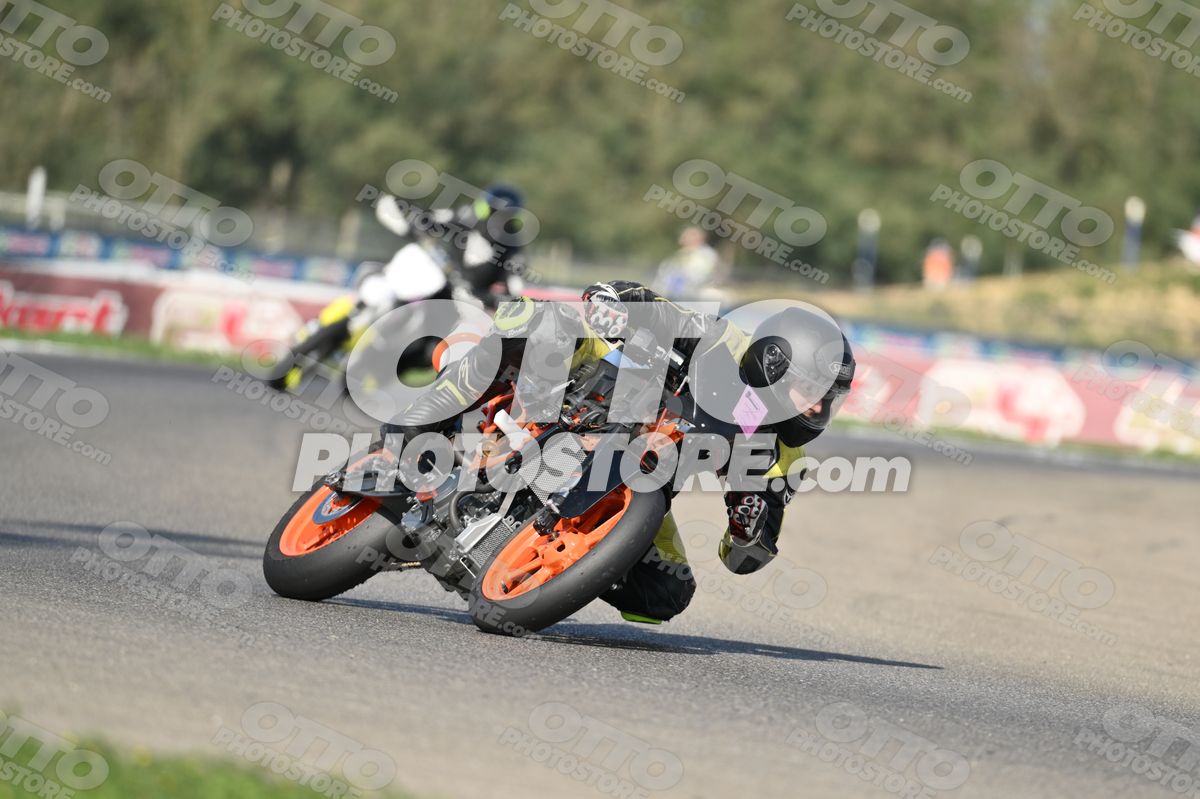 SUPERMOTO KTM DUKE ORANGE BLACK - BLACK YELLOW SUIT - BLACK HELMET · DSH_3925