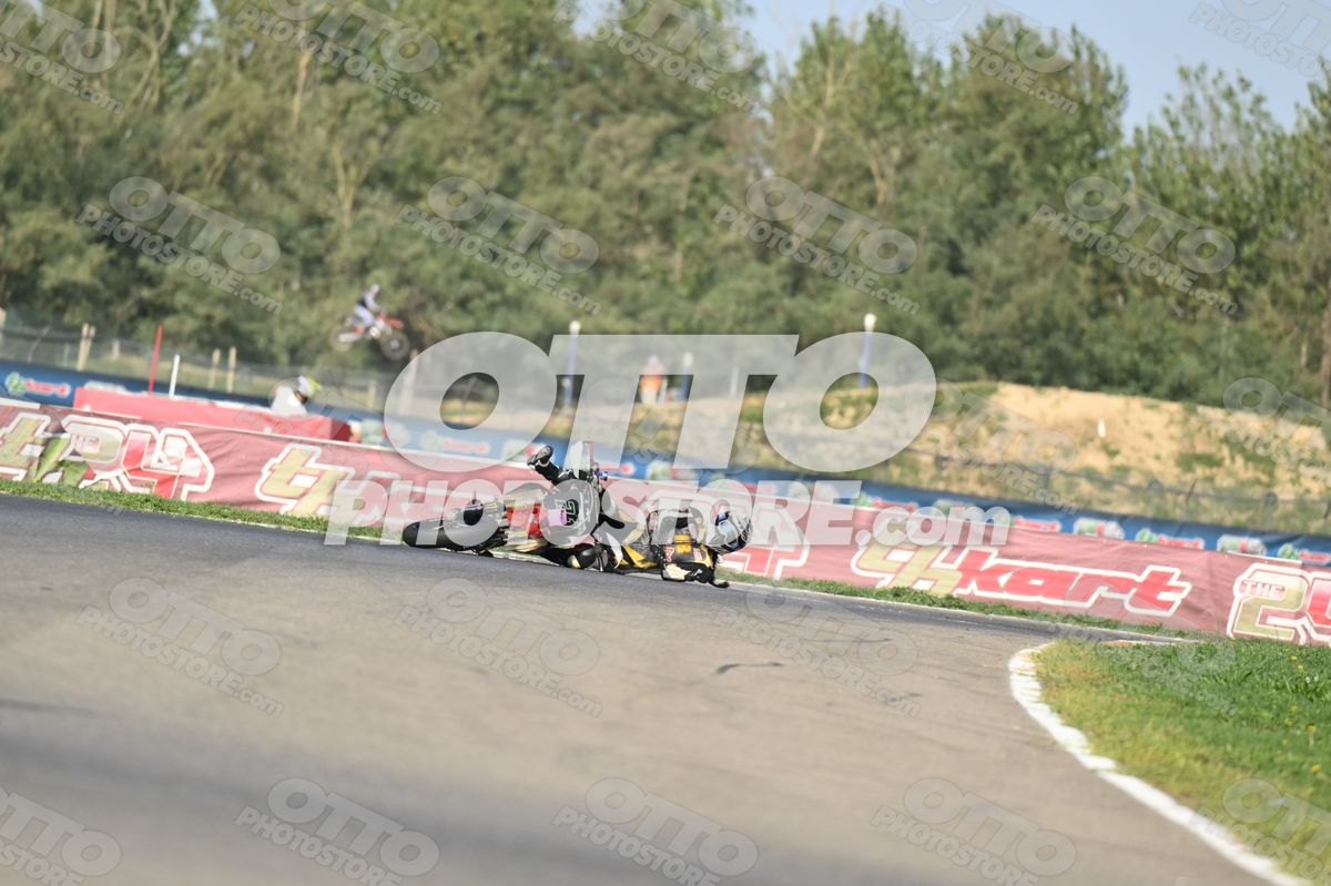SUPERMOTO 21 RED SUPERMOTO - BLACK YELLOW SUIT - WHITE BLACK GREY HELMET · DSH_3934