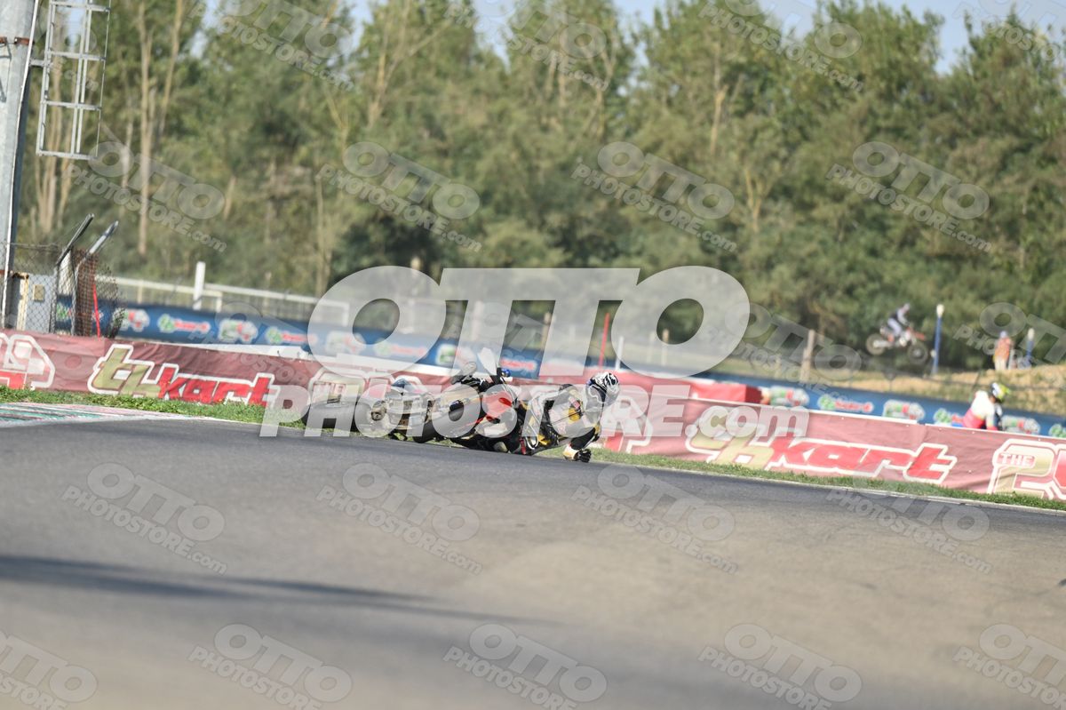 SUPERMOTO 21 RED SUPERMOTO - BLACK YELLOW SUIT - WHITE BLACK GREY HELMET · DSH_3938