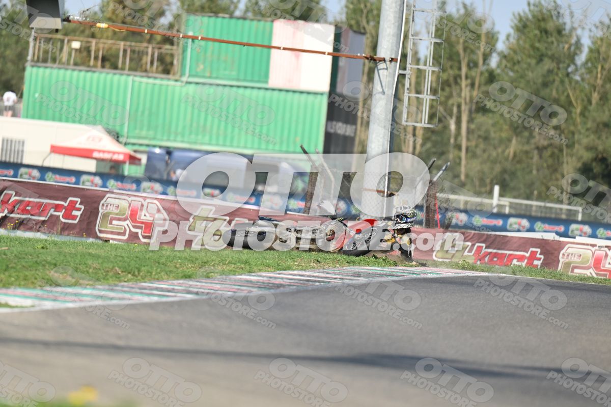 SUPERMOTO 21 RED SUPERMOTO - BLACK YELLOW SUIT - WHITE BLACK GREY HELMET · DSH_3943