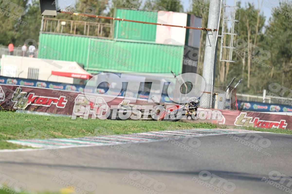 SUPERMOTO 21 RED SUPERMOTO - BLACK YELLOW SUIT - WHITE BLACK GREY HELMET · DSH_3944